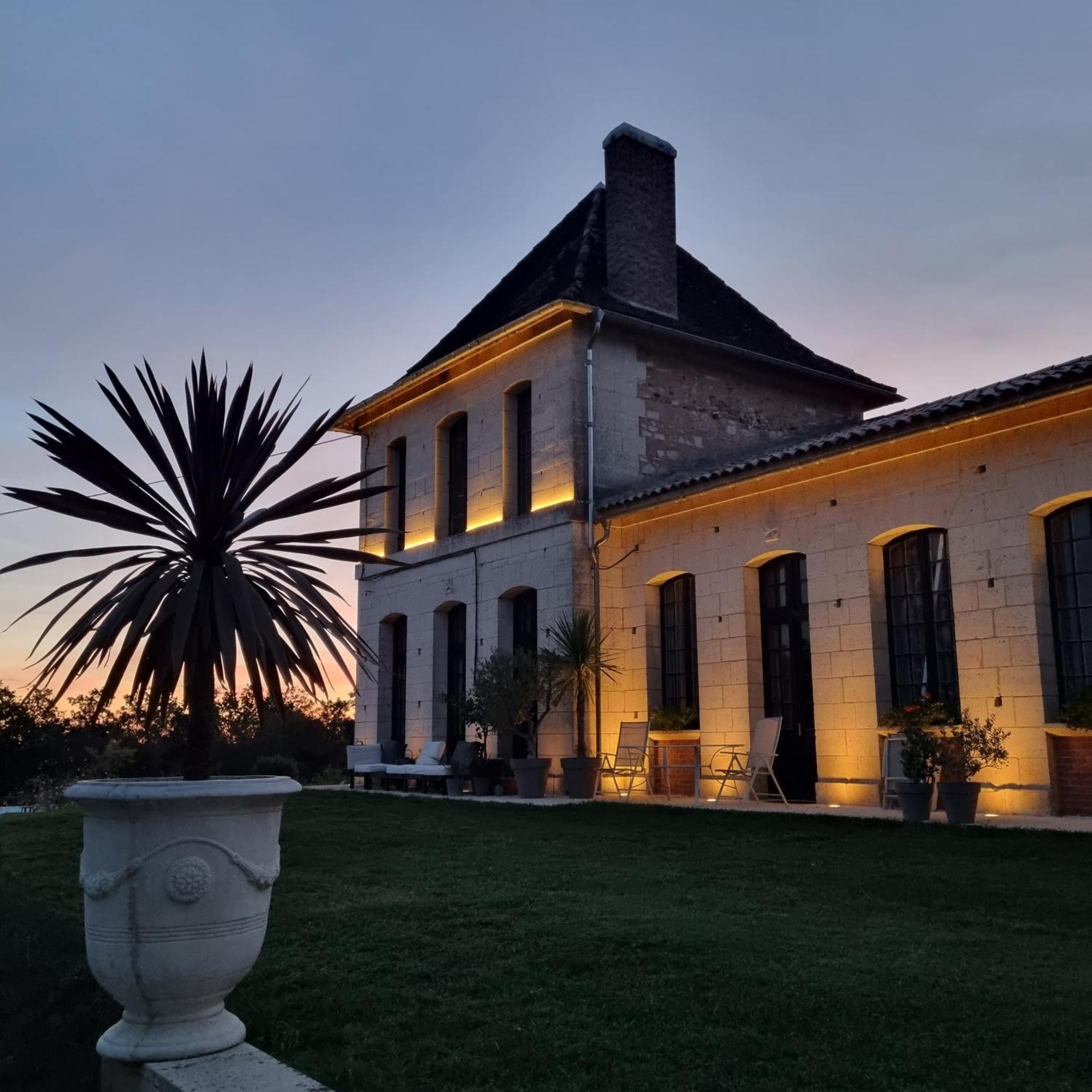 Château Neuf Le Désert Le Pizou Exterior foto