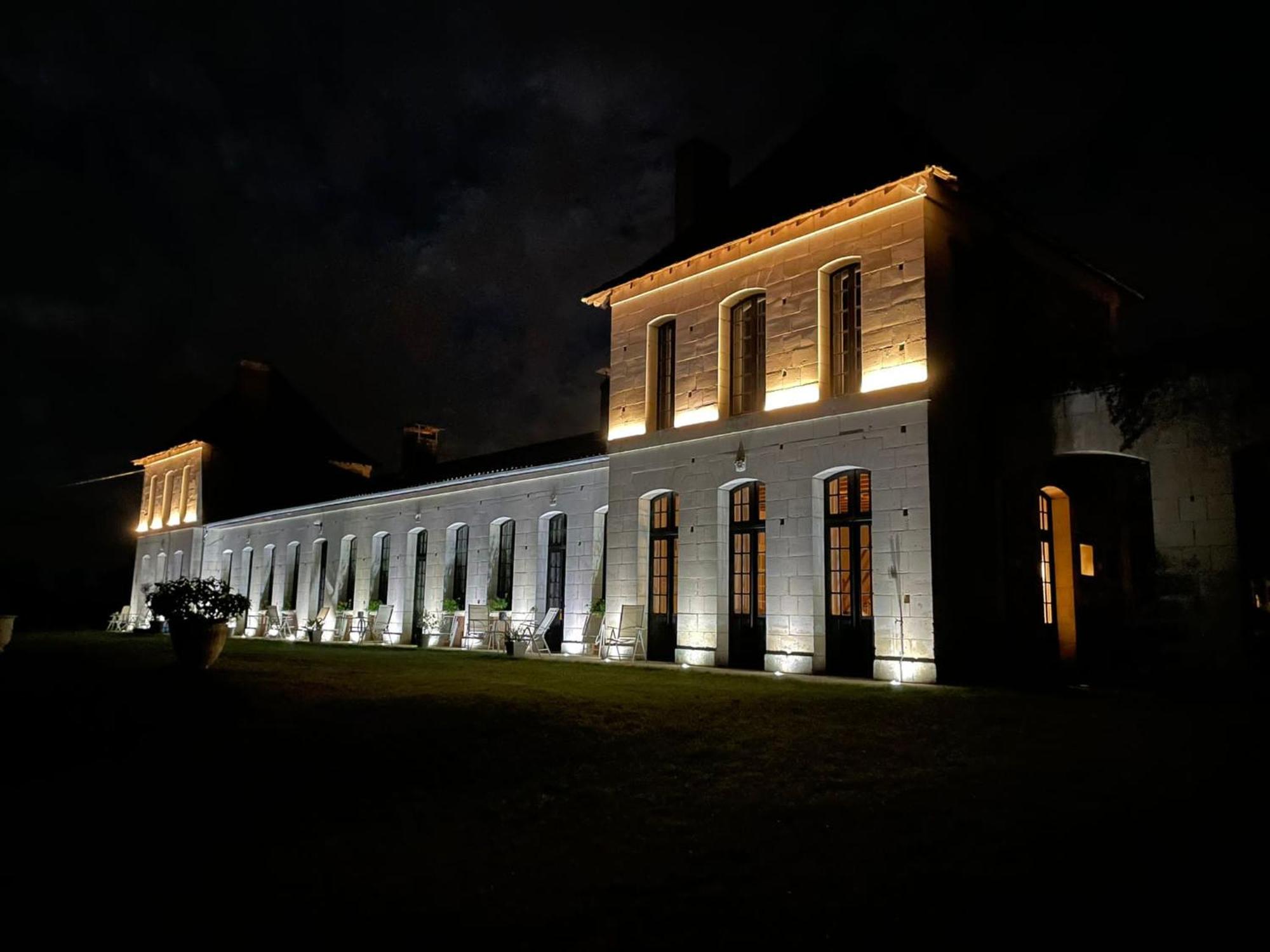 Château Neuf Le Désert Le Pizou Exterior foto
