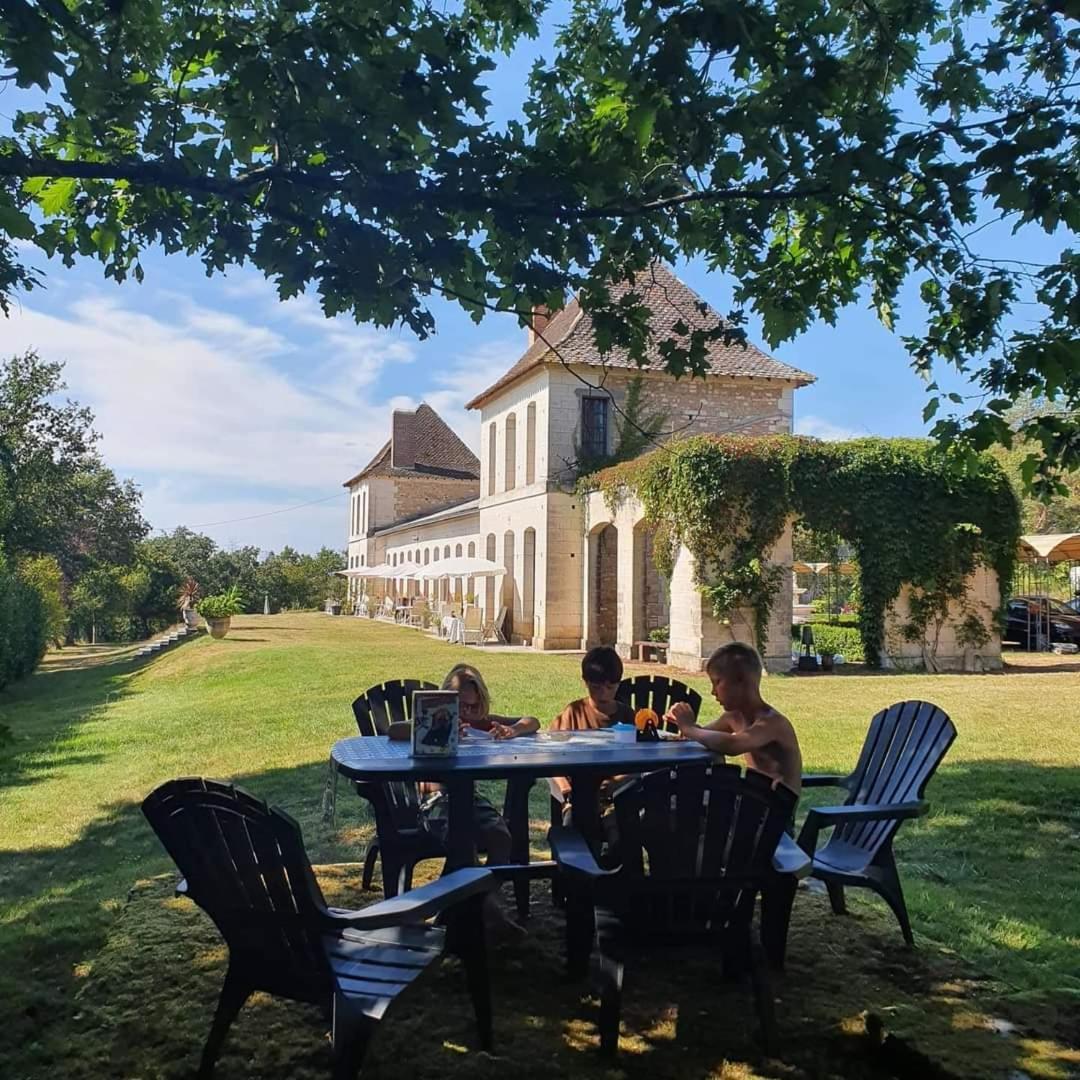Château Neuf Le Désert Le Pizou Exterior foto