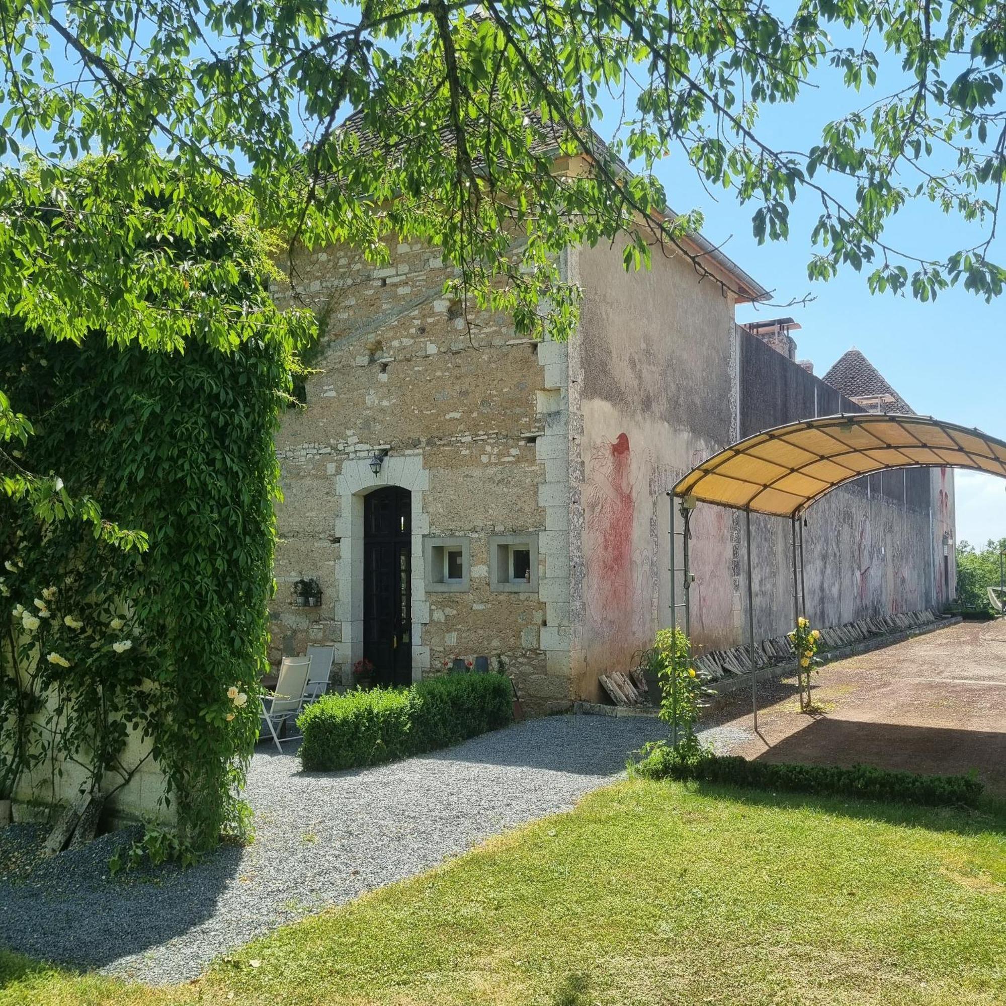 Château Neuf Le Désert Le Pizou Exterior foto