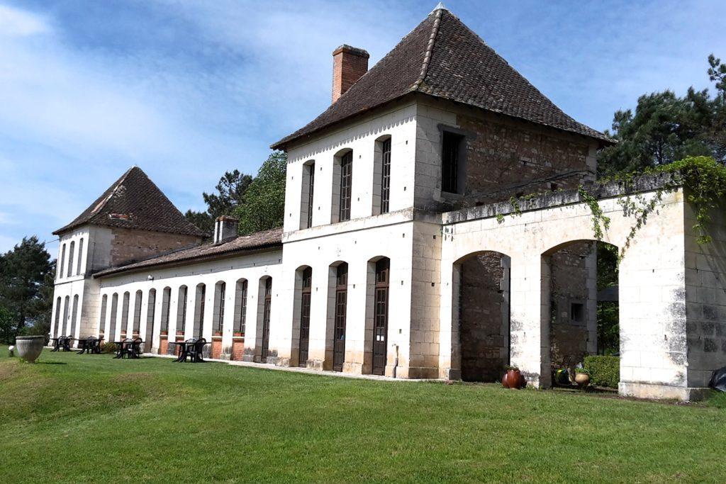 Château Neuf Le Désert Le Pizou Exterior foto