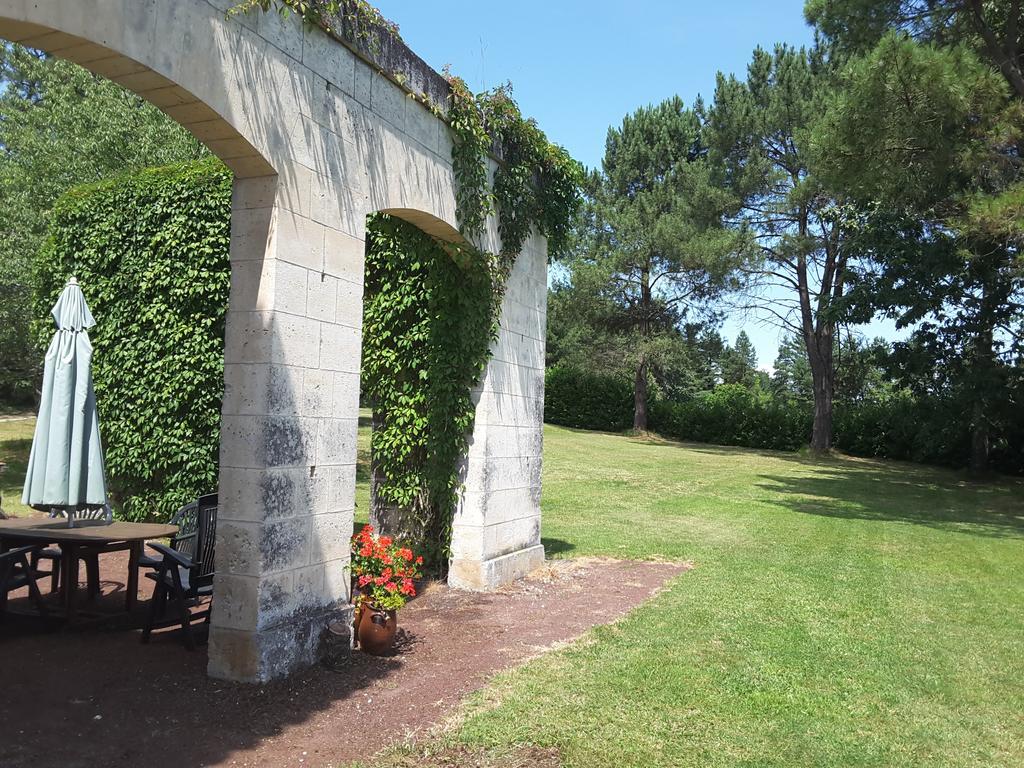 Château Neuf Le Désert Le Pizou Exterior foto